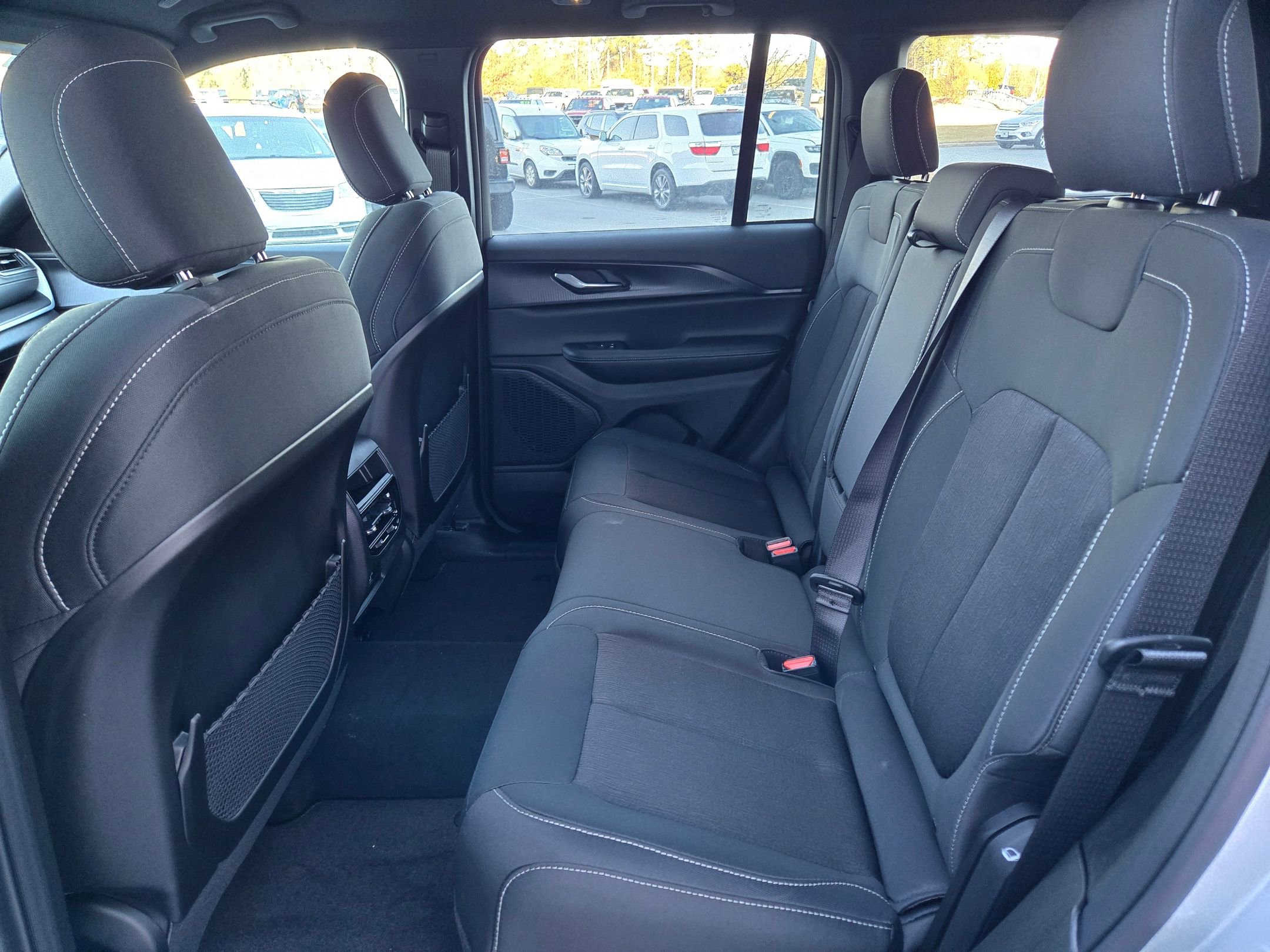 New 2025 Jeep Grand Cherokee Laredo image 24