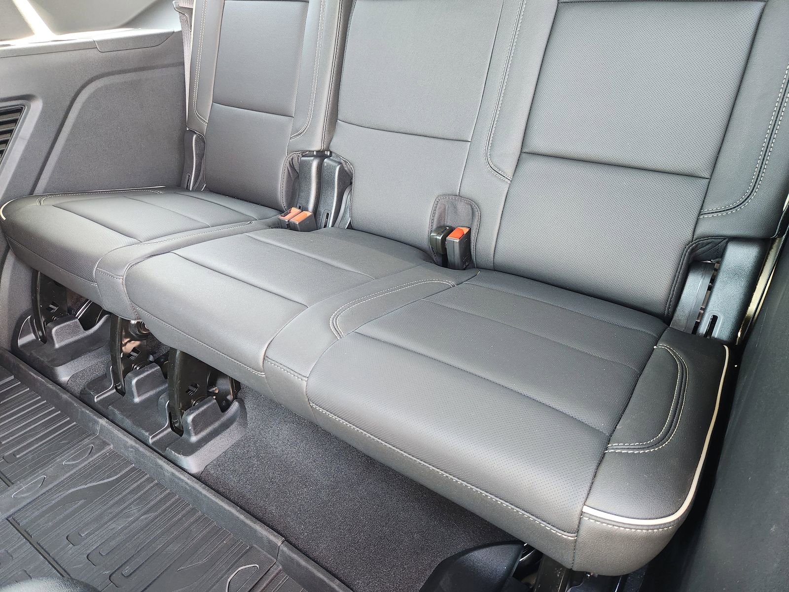 Used 2024 GMC Yukon SLT w/ SLT Premium Package image 36