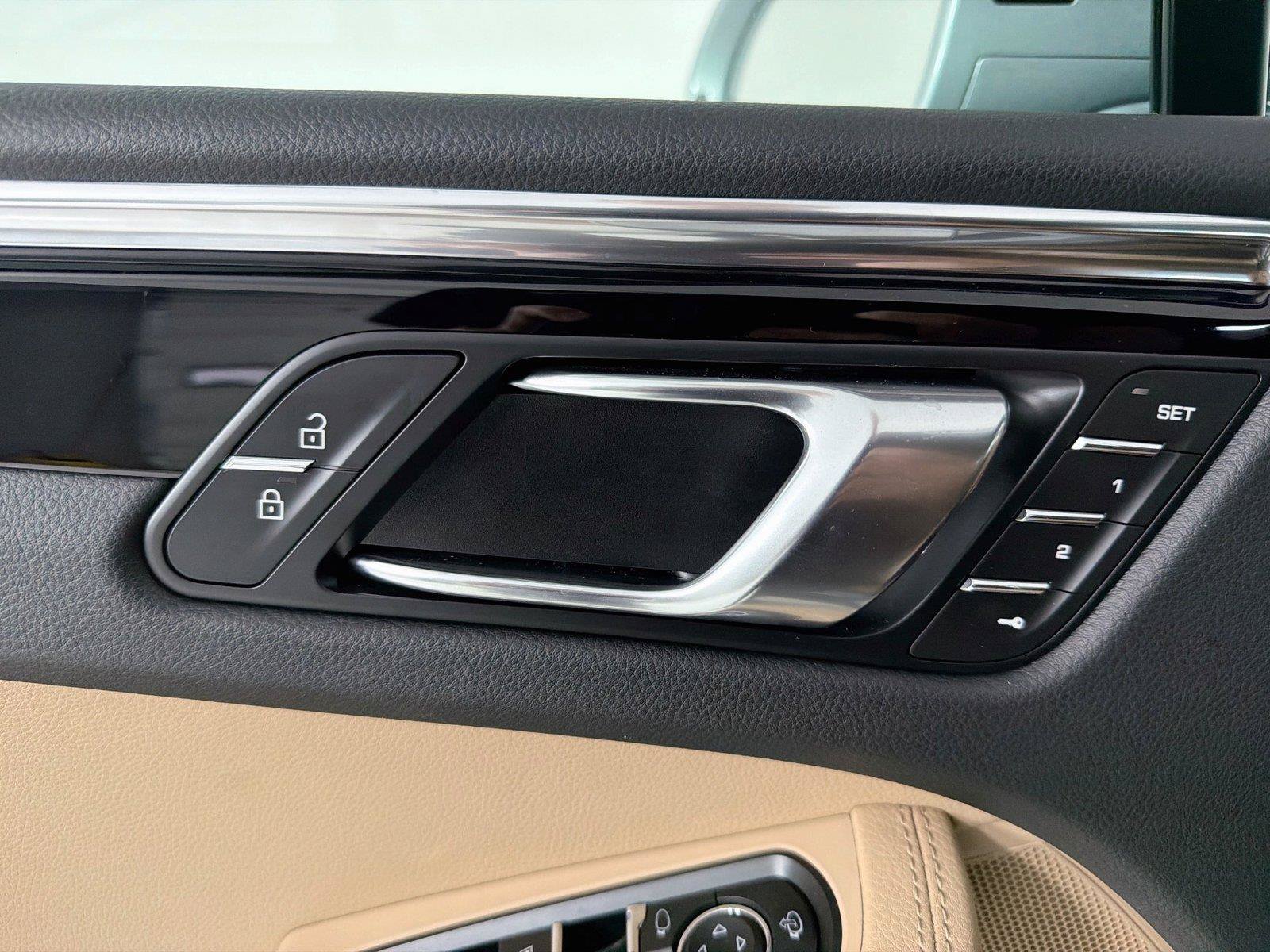 Certified 2026 Porsche Macan Turbo AWD/4WD image 8