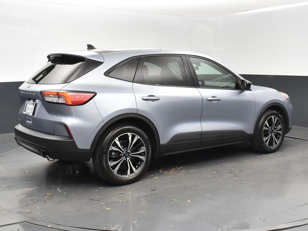 Used 2022 Ford Escape SE w/ SE Sport Appearance Package image 7