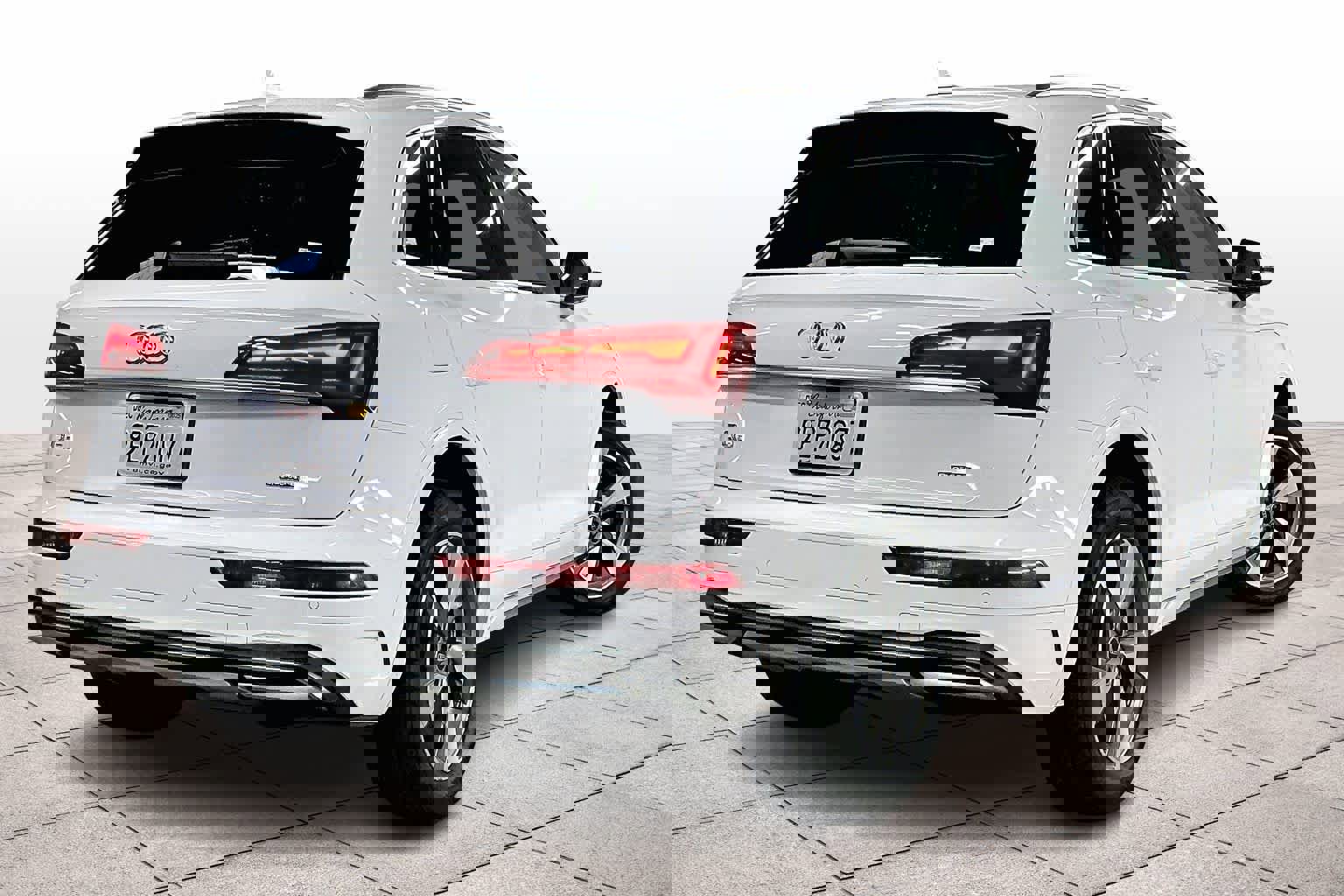 Used 2023 Audi Q5 Premium w/ Convenience Package image 15