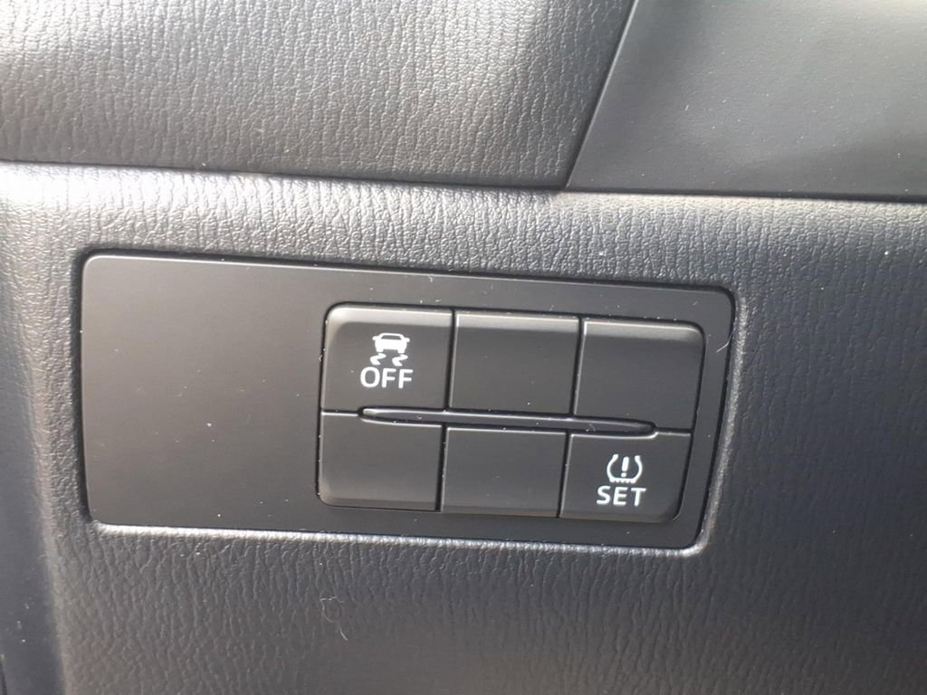 Used 2018 MAZDA MAZDA3 Touring image 18