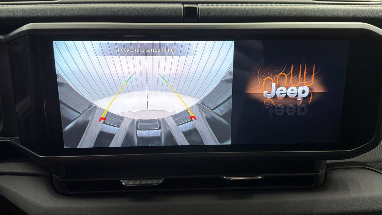 Used 2025 Jeep Wrangler Unlimited Sahara AWD/4WD image 22