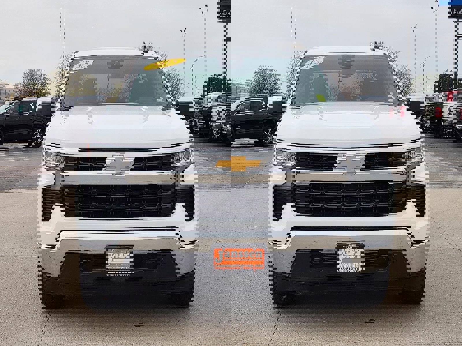 Used 2025 Chevrolet Silverado 1500 LT image 3