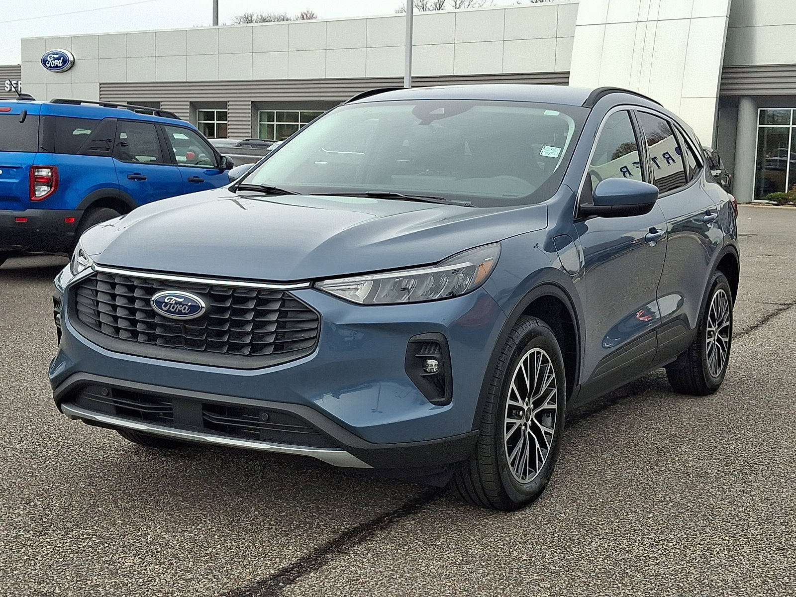 Used 2023 Ford Escape SE image 4