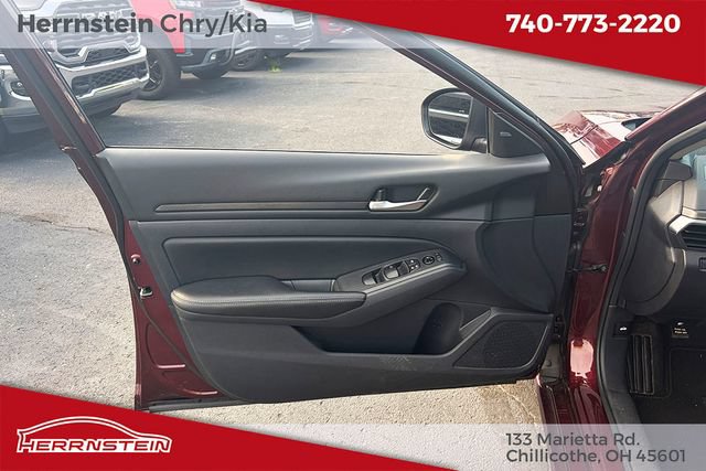 Used 2025 Nissan Altima 2.5 SV FWD image 7