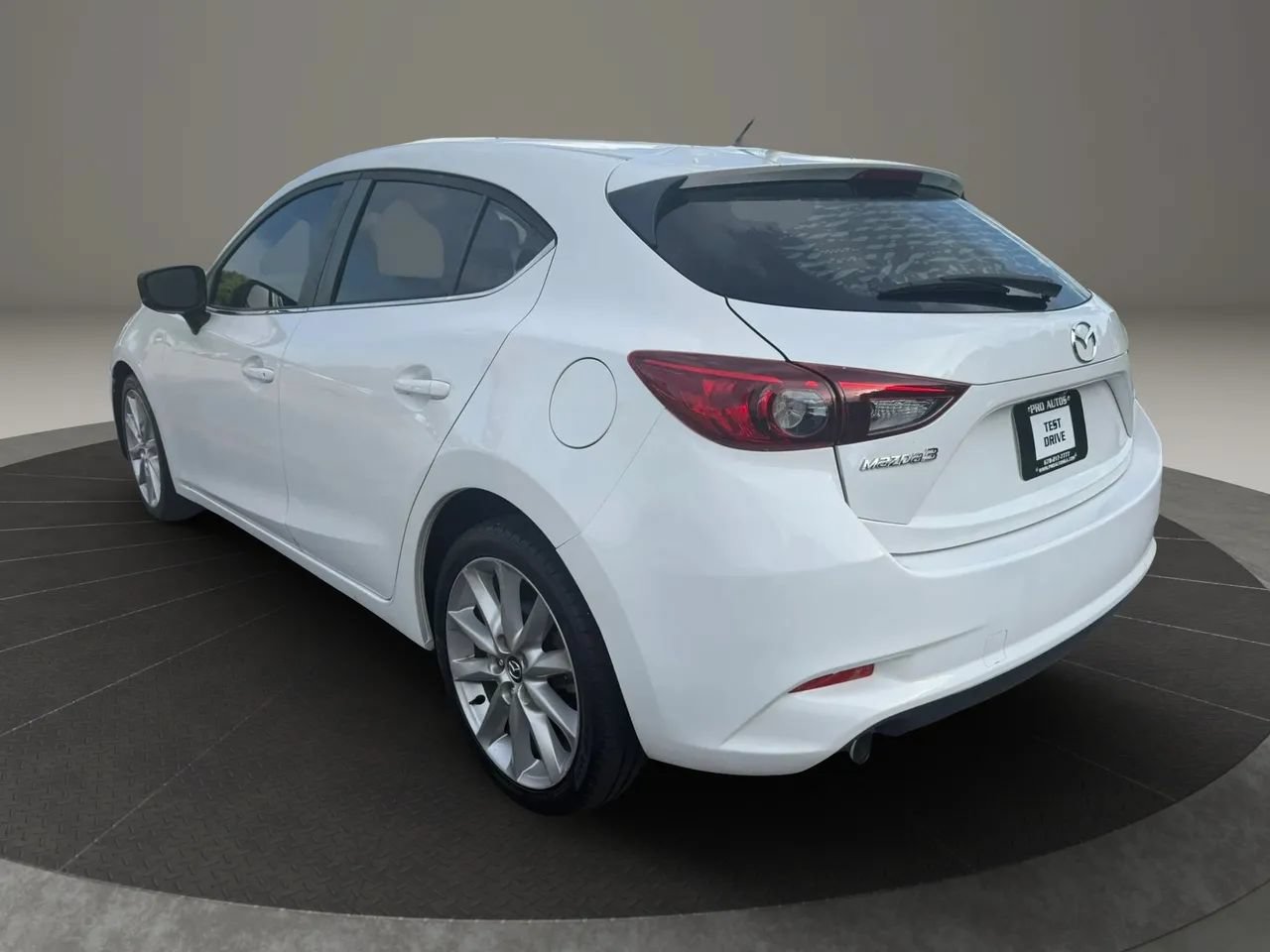 Used 2017 MAZDA MAZDA3 Touring FWD image 4