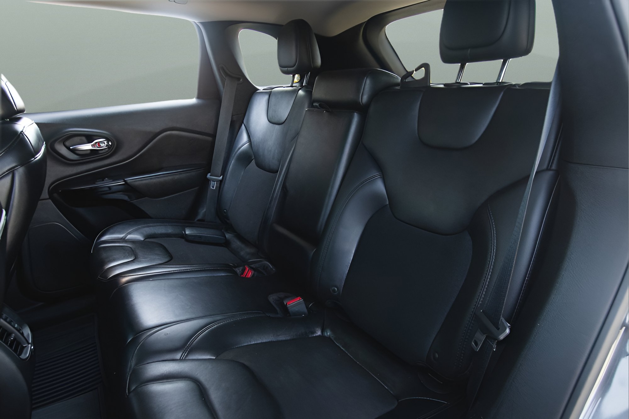 Used 2019 Jeep Cherokee Latitude Plus FWD image 11