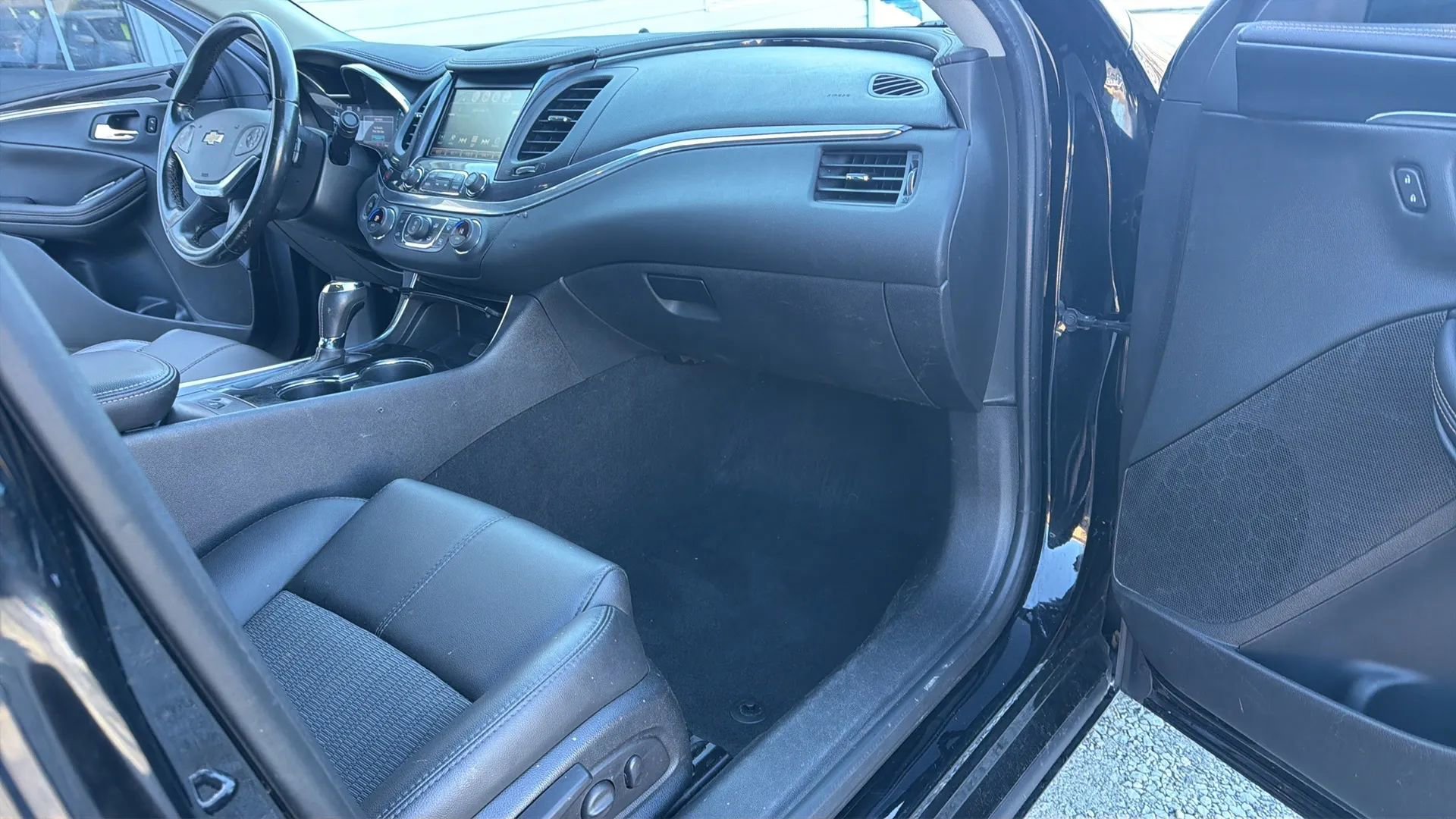 Used 2018 Chevrolet Impala LT image 34