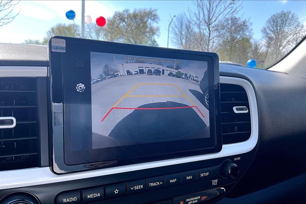 Used 2022 Hyundai Venue Limited FWD image 22