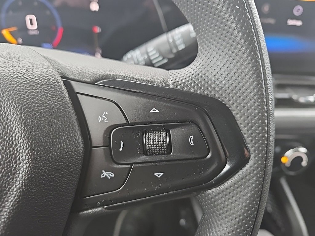 Used 2025 Chevrolet TrailBlazer LT w/ Driver Confidence Package image 21