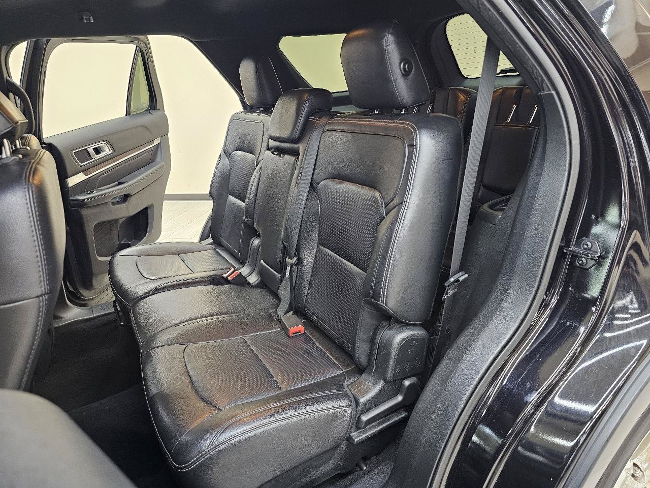 Used 2019 Ford Explorer Limited w/ Class III Trailer Tow Package FWD image 26