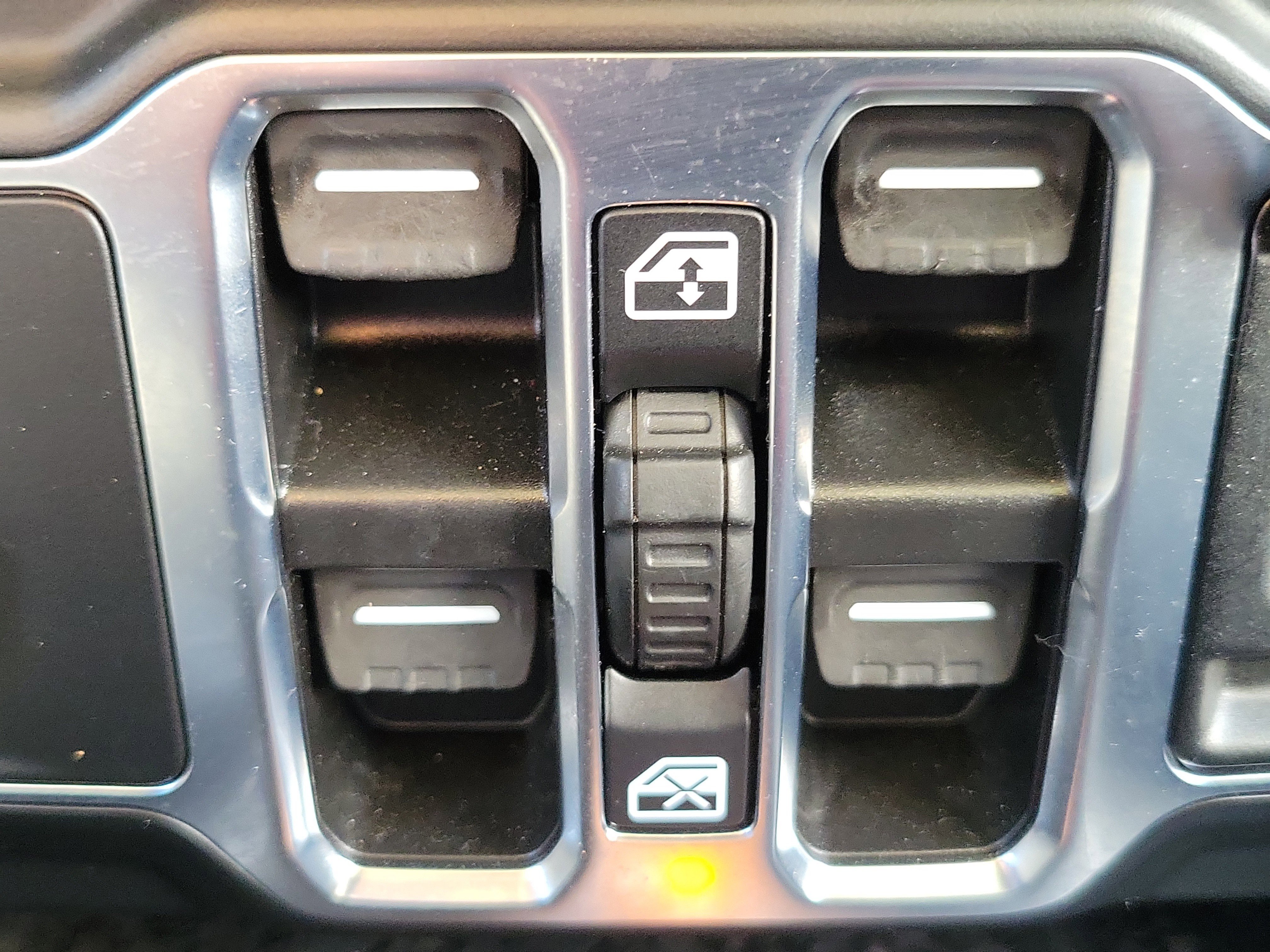 Used 2023 Jeep Wrangler Sahara image 25