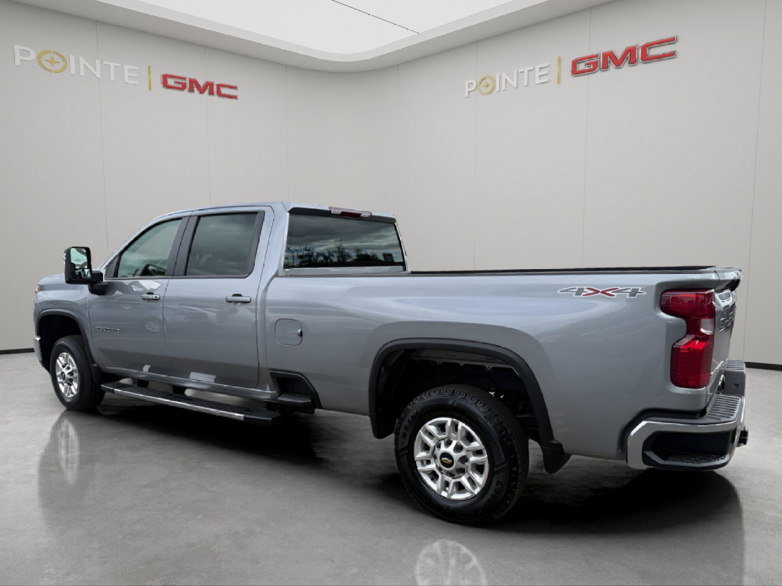 Used 2025 Chevrolet Silverado 2500 LT w/ Convenience Package AWD/4WD image 4