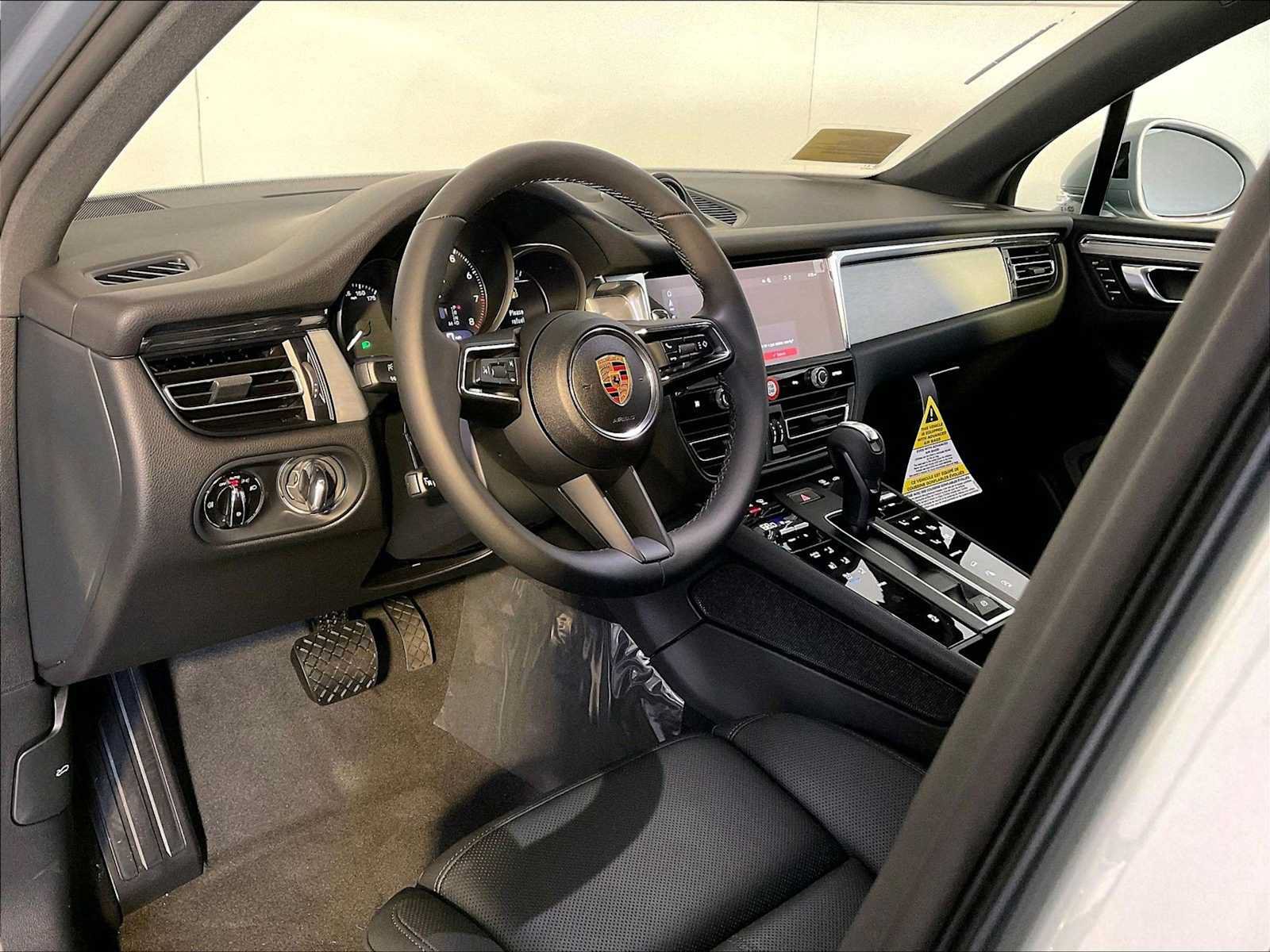 New 2026 Porsche Macan AWD/4WD image 4