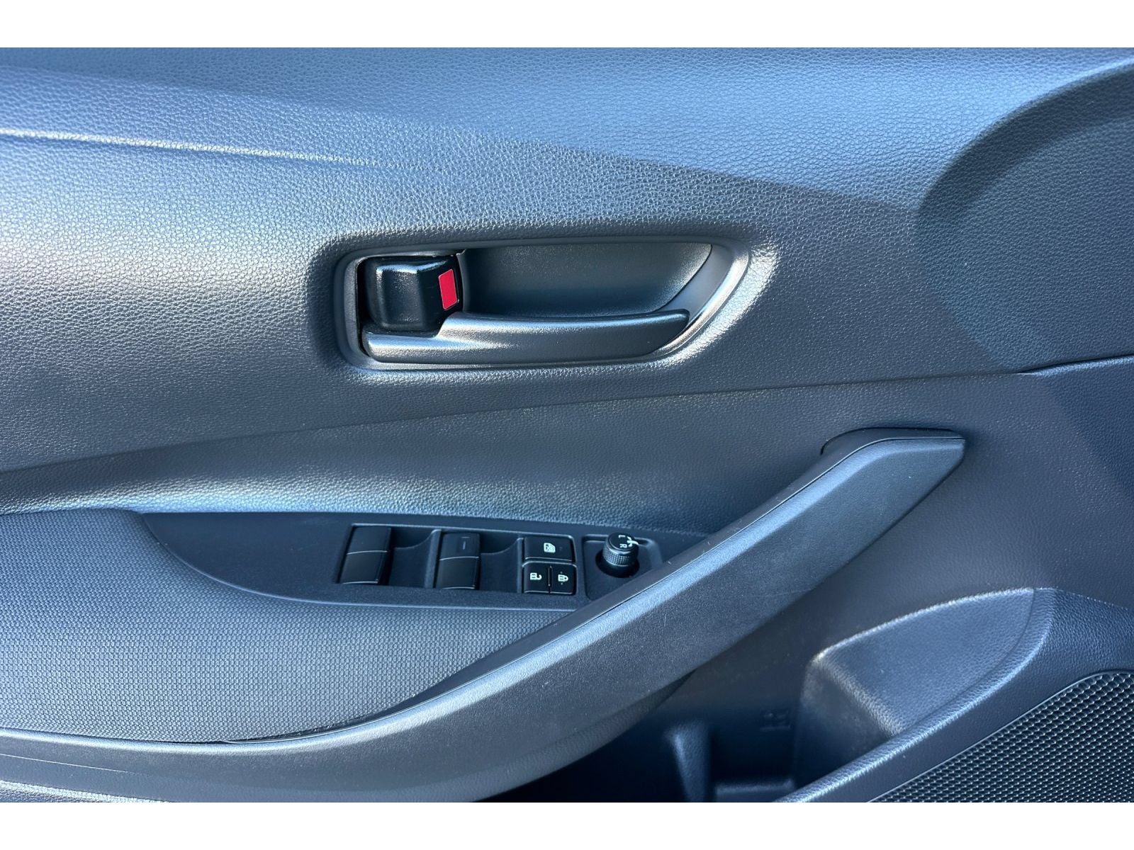 Used 2025 Toyota Corolla LE FWD image 11
