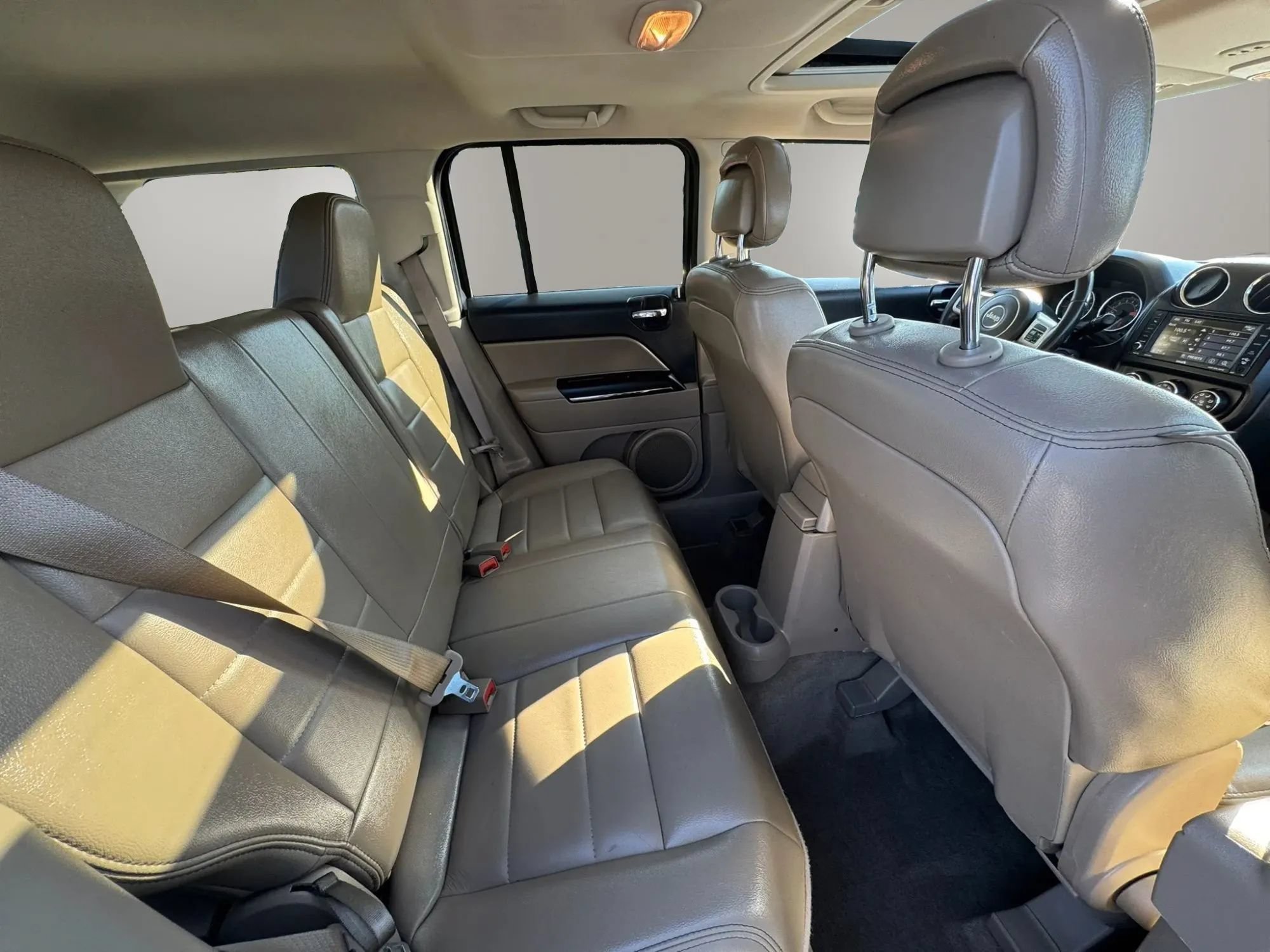 Used 2014 Jeep Patriot Limited w/ Sun/Sound Group FWD image 9
