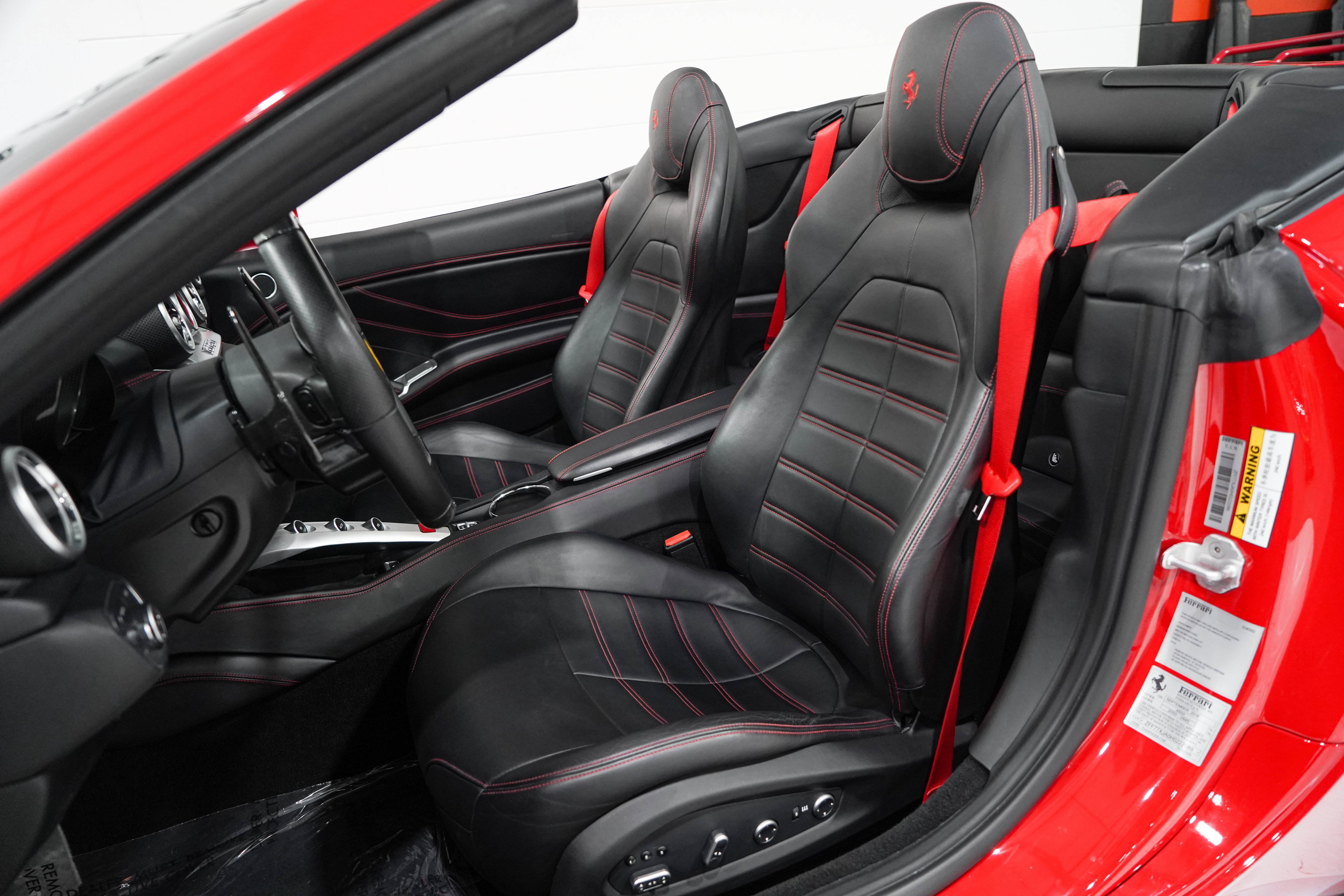 Used 2017 Ferrari California T RWD image 10