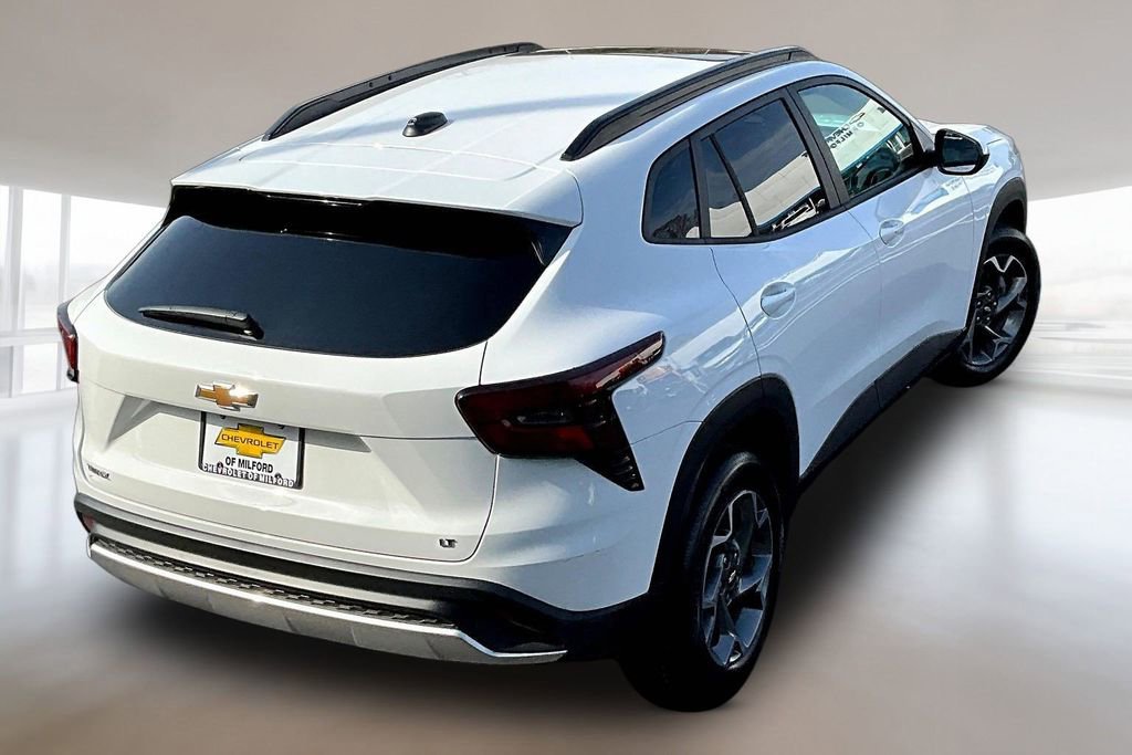 Used 2025 Chevrolet Trax LT w/ Sunroof Package FWD image 4