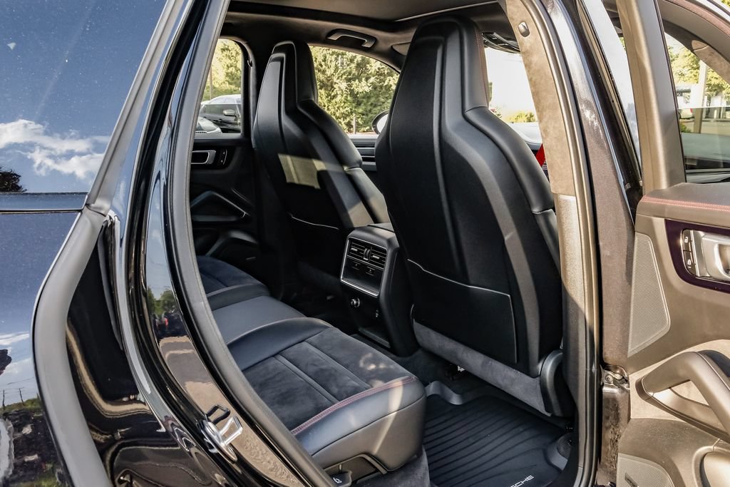 Used 2022 Porsche Cayenne GTS AWD/4WD image 44