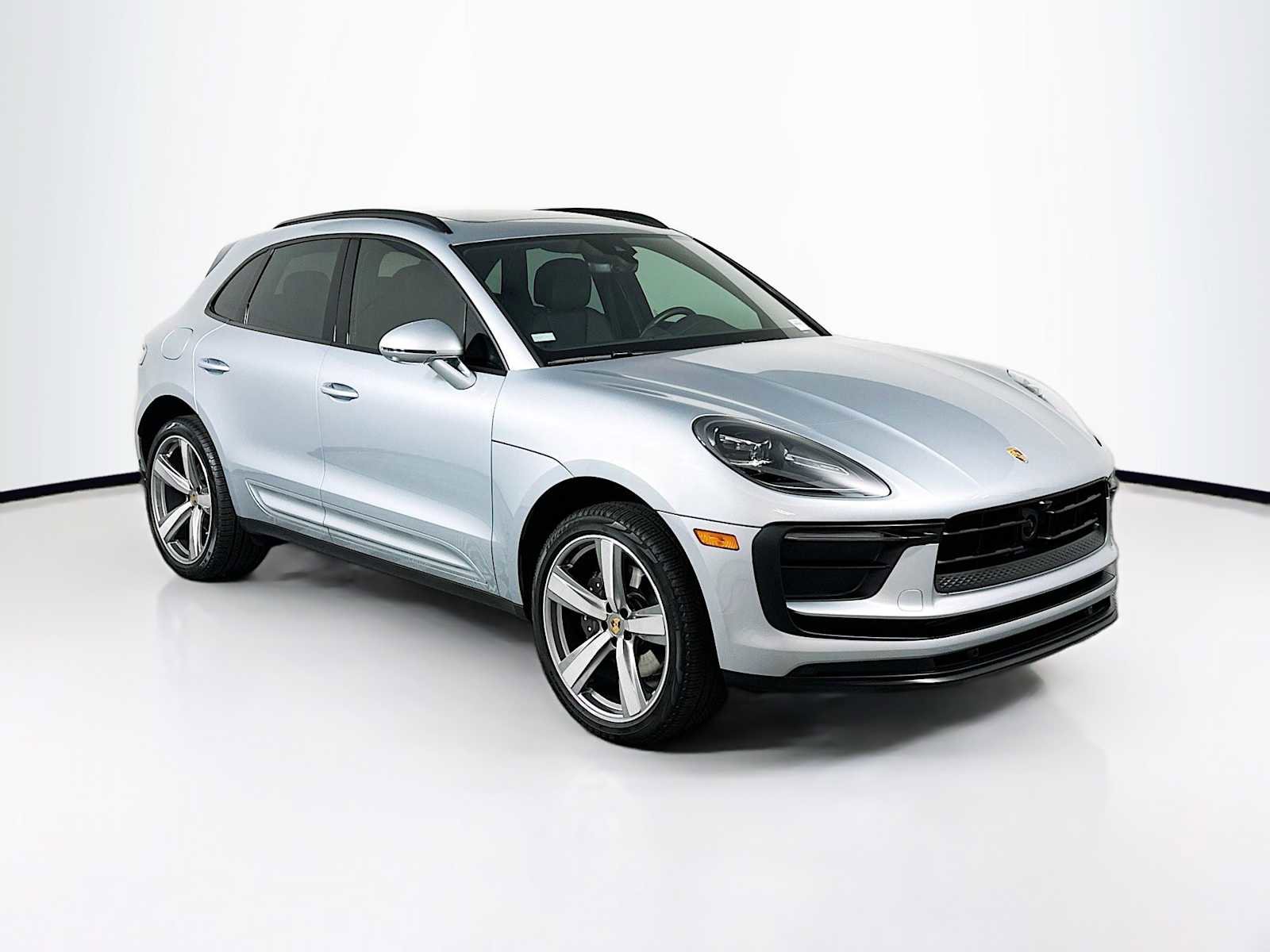 Certified 2025 Porsche Macan image 7