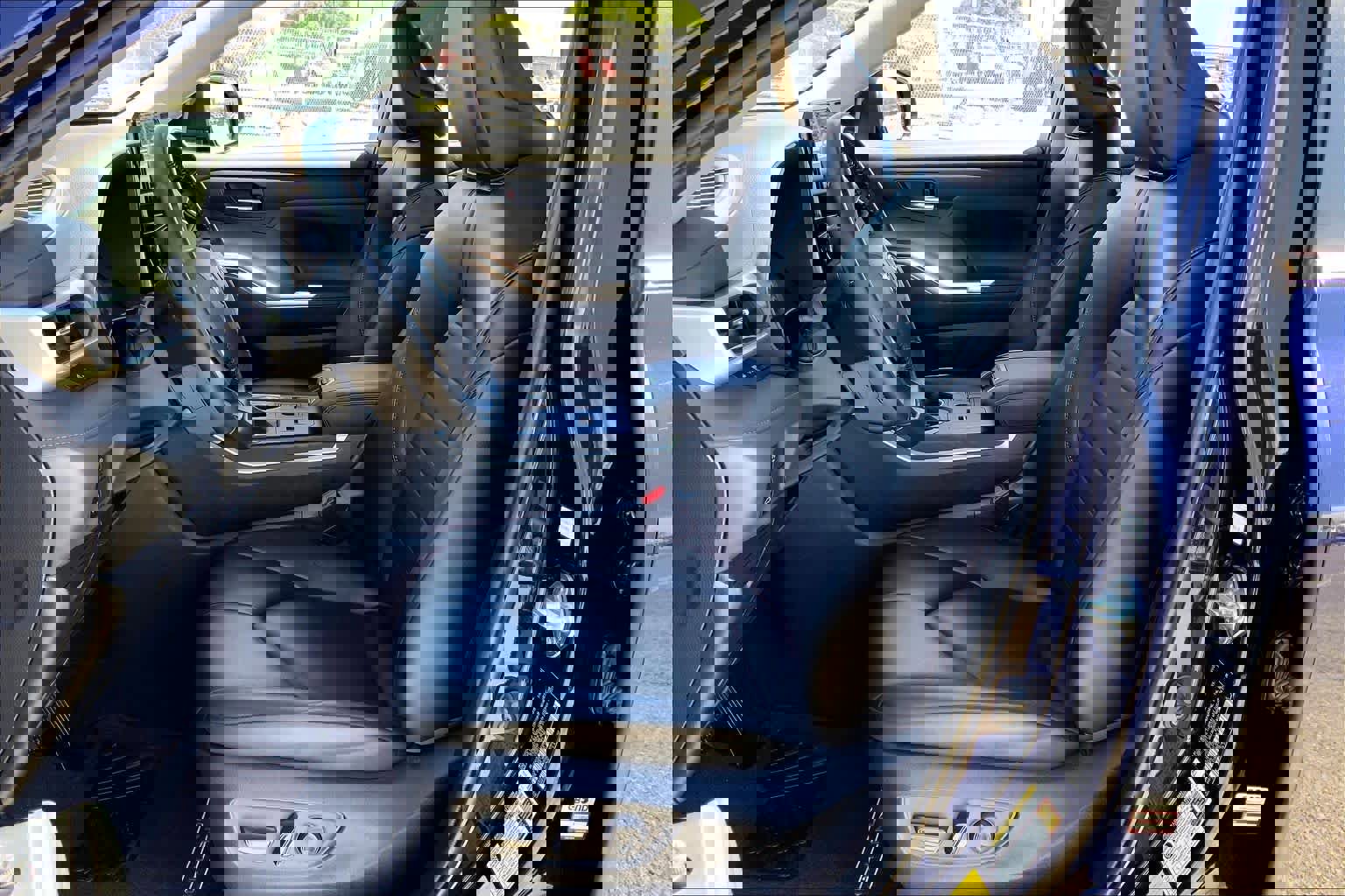 Used 2023 Toyota Highlander XLE image 8