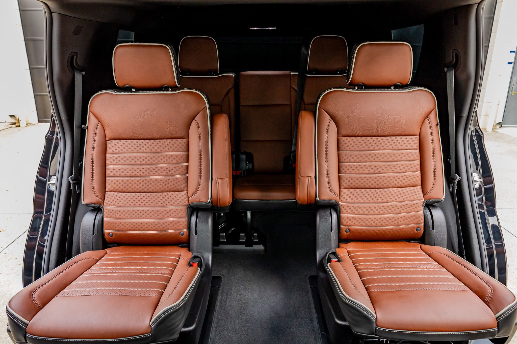 Used 2024 GMC Yukon Denali Ultimate AWD/4WD image 35