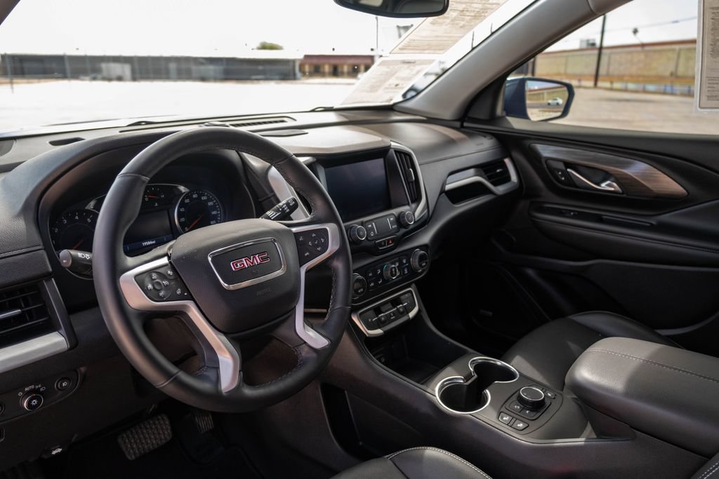 Used 2024 GMC Terrain SLT w/ Infotainment Package II FWD image 16