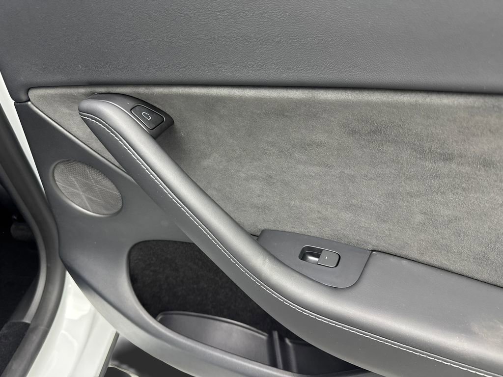 Used 2024 Tesla Model Y Long Range image 43