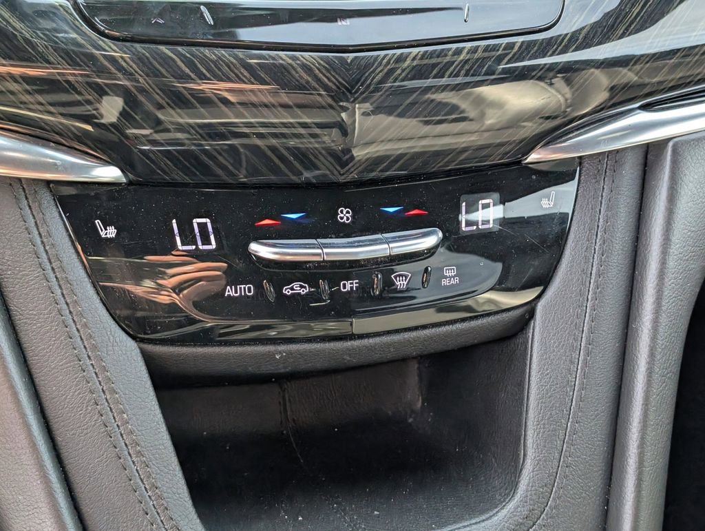 Used 2020 Cadillac XT6 Premium Luxury image 29