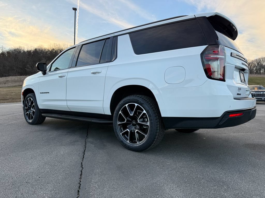 Used 2024 Chevrolet Suburban RST AWD/4WD image 16