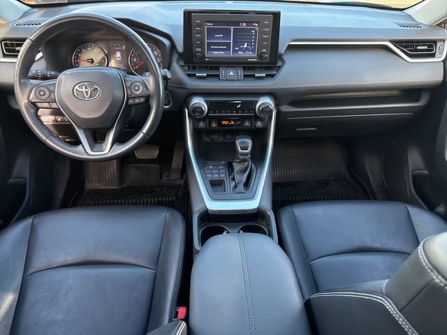 Used 2020 Toyota RAV4 XLE Premium image 4