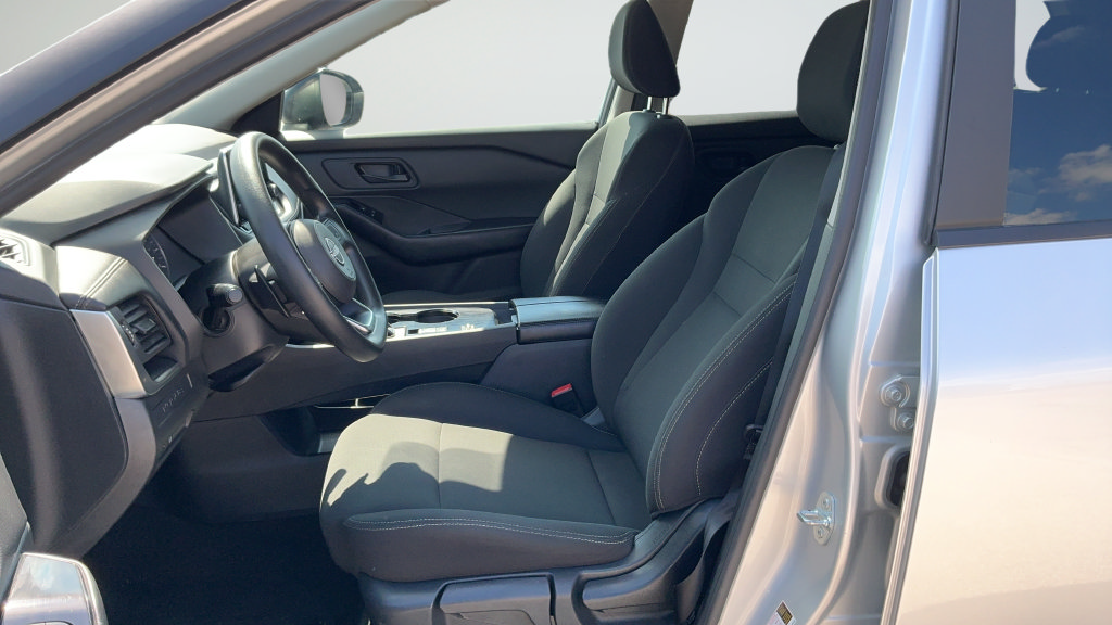 Used 2024 Nissan Rogue S FWD image 17