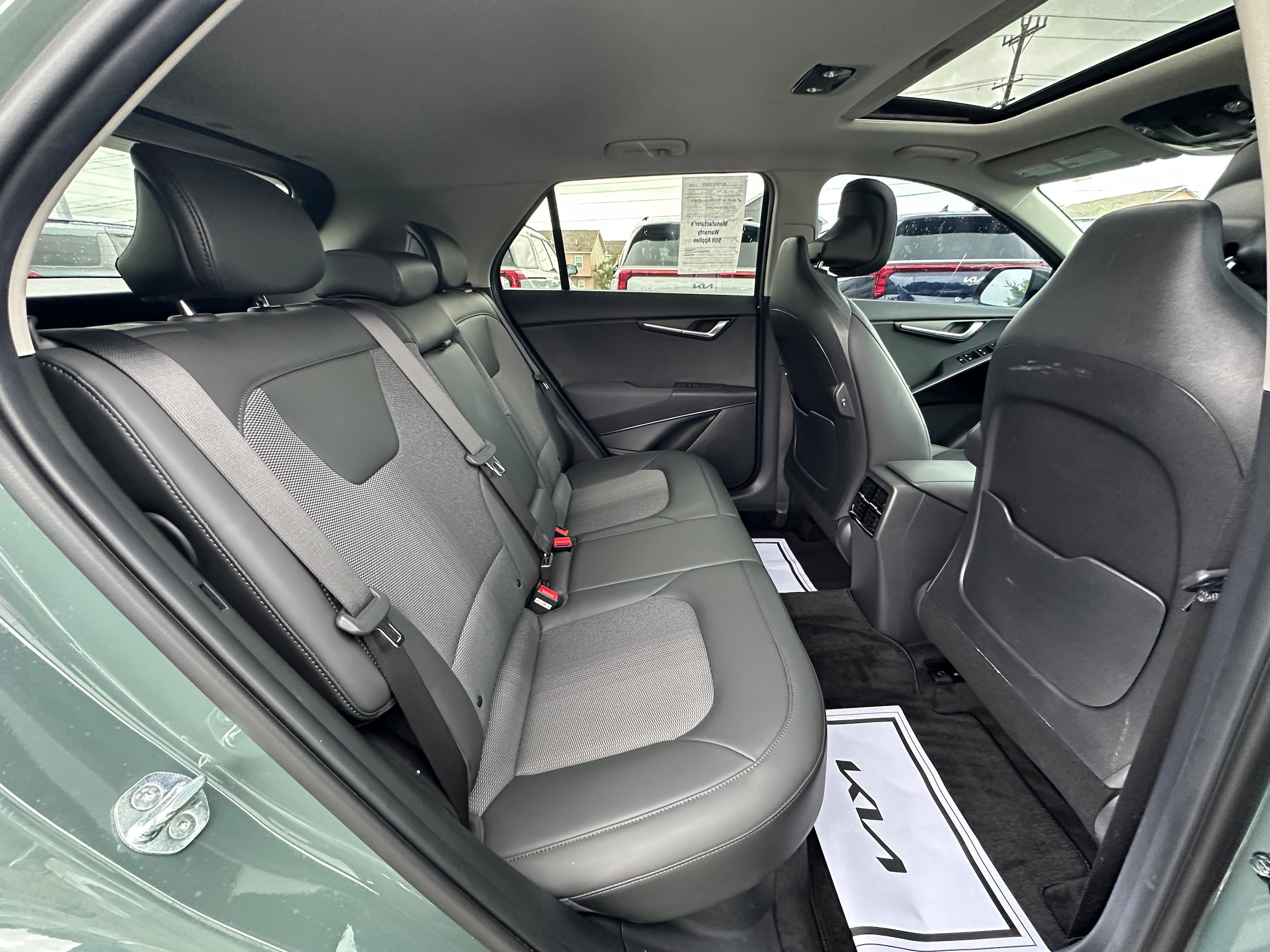 Used 2024 Kia Niro EX Touring FWD image 12