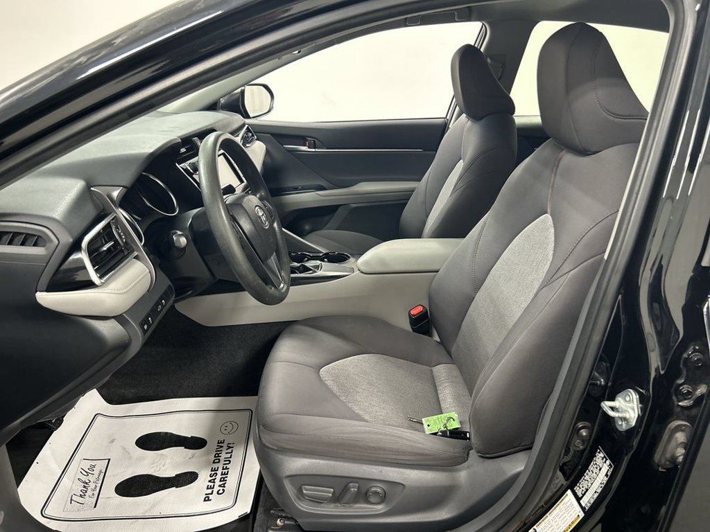 Used 2018 Toyota Camry LE FWD image 9