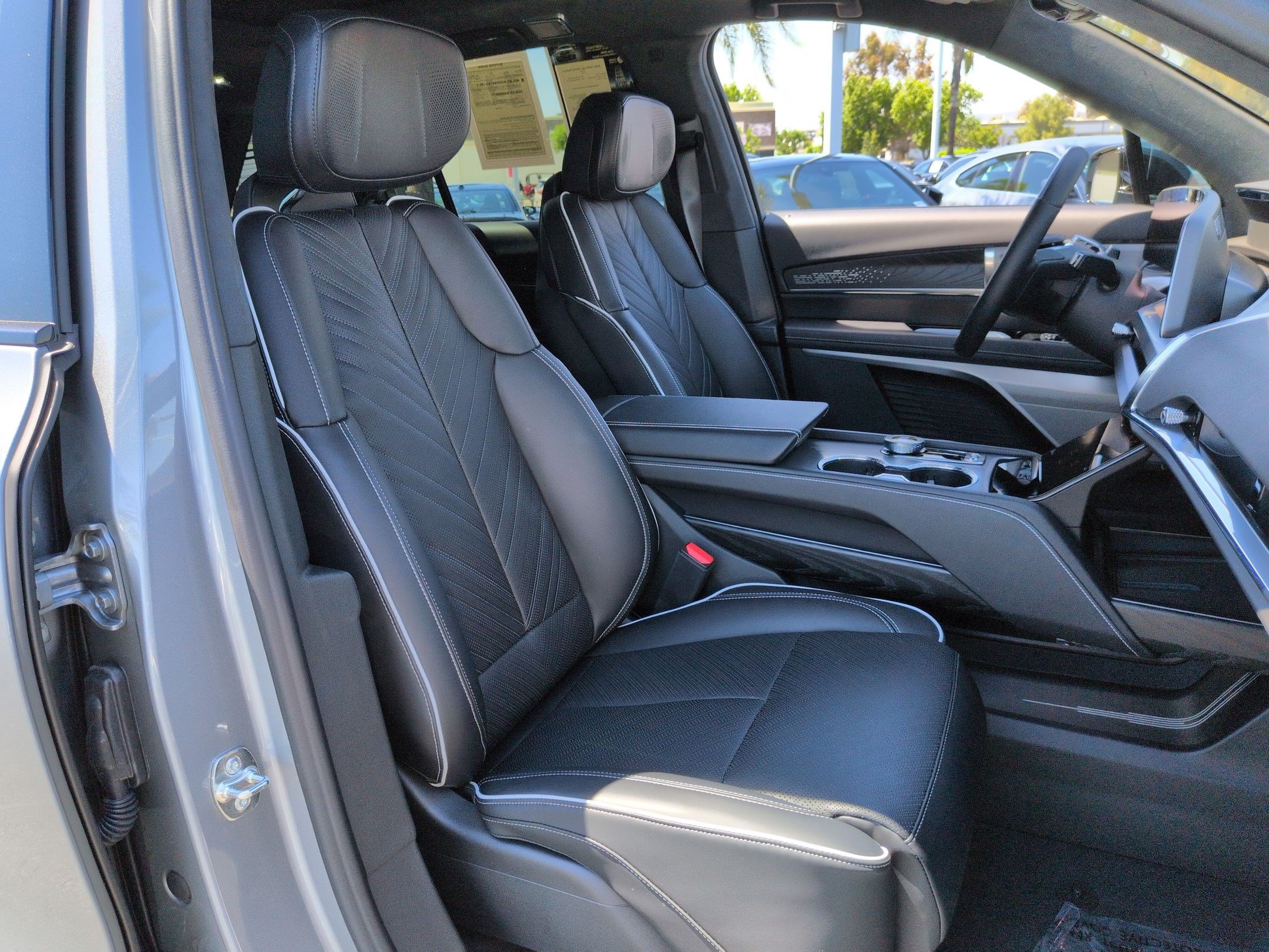 Used 2026 Cadillac Vistiq Platinum AWD/4WD image 34