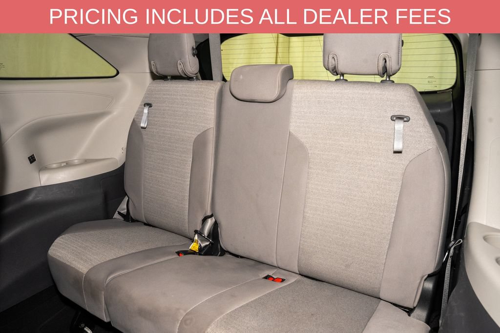 Used 2024 Toyota Sienna LE FWD image 9