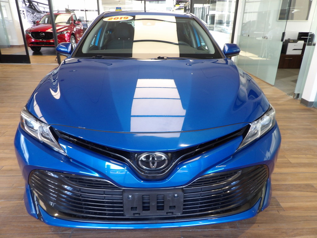 Used 2019 Toyota Camry LE image 2