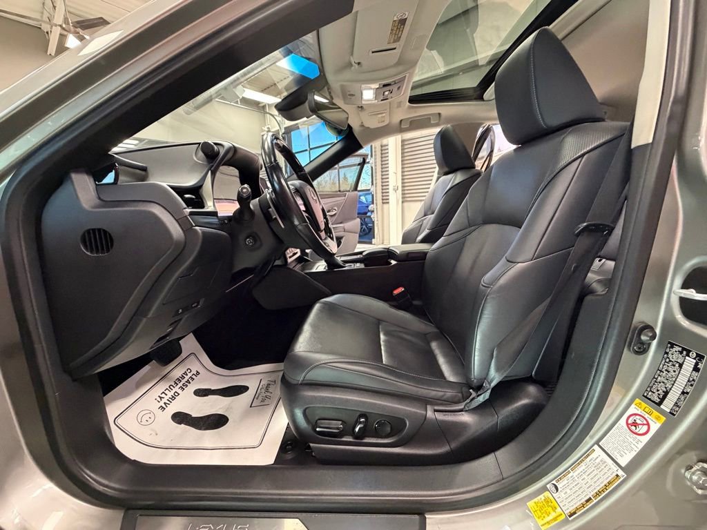 Used 2019 Lexus ES 300h w/ Premium Package image 57