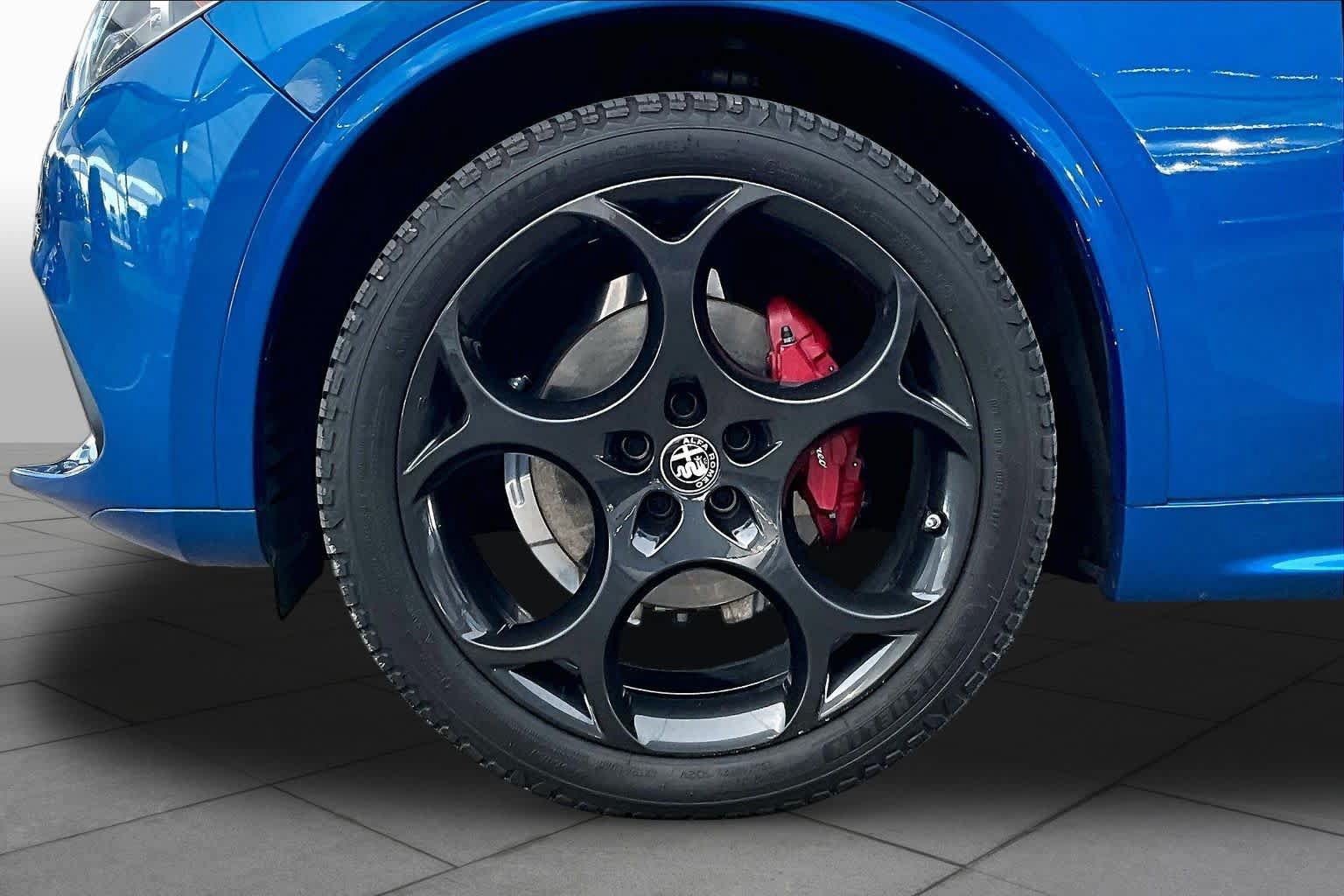 Used 2022 Alfa Romeo Stelvio Veloce AWD/4WD image 11