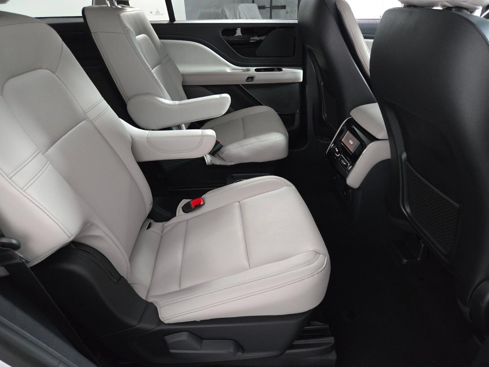 New 2026 Lincoln Aviator AWD image 18