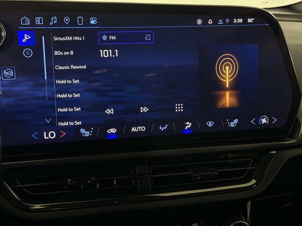 Used 2024 Chevrolet Equinox EV RS image 19