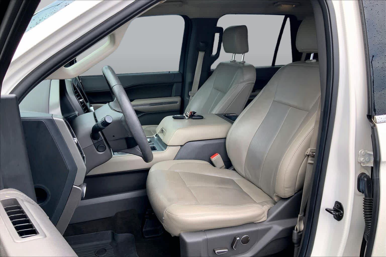 Used 2018 Ford Expedition XLT w/ Equipment Group 202A RWD image 7