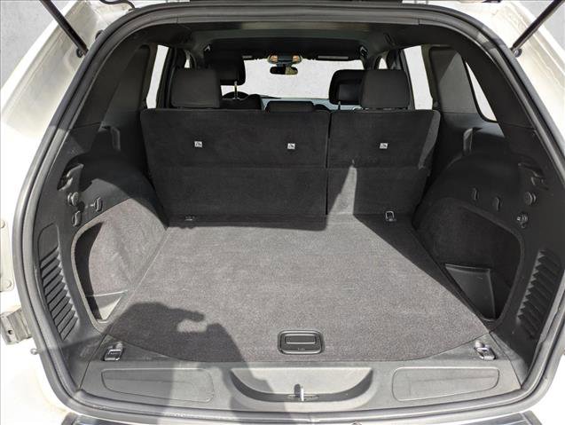 Used 2019 Jeep Grand Cherokee Laredo image 6