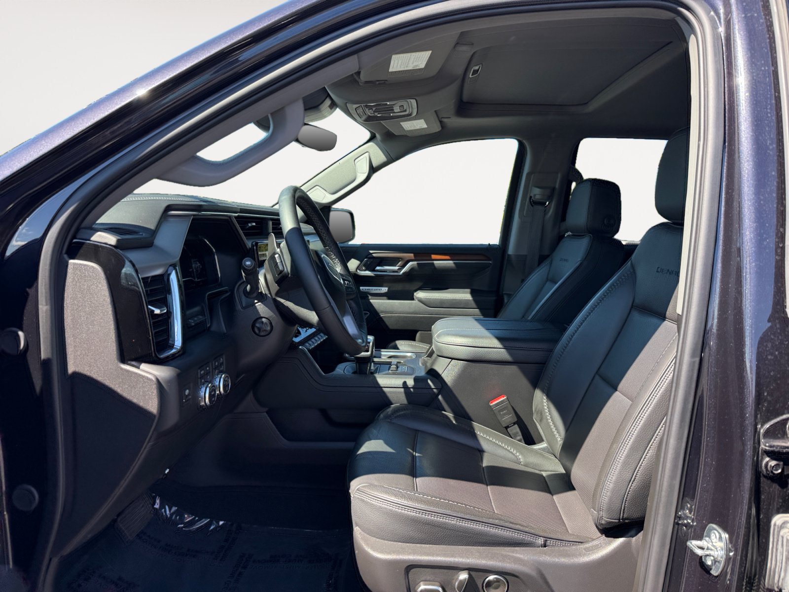 Used 2025 GMC Sierra 1500 Denali w/ Technology Package AWD/4WD image 10