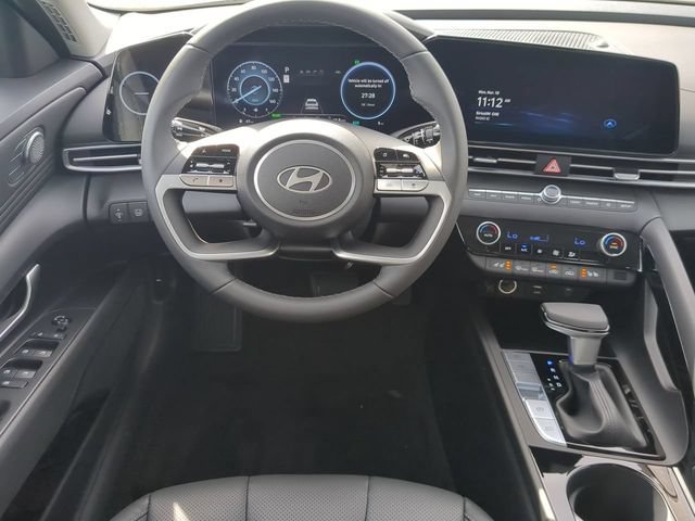 Used 2025 Hyundai Elantra Limited FWD image 14