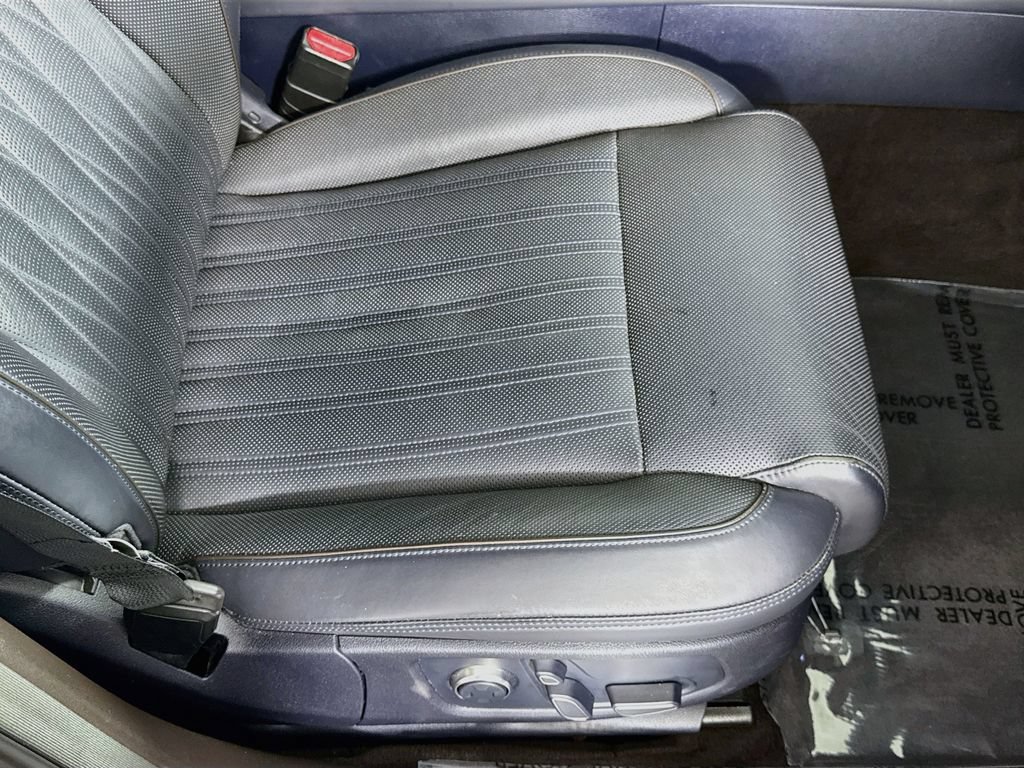 Used 2020 Genesis G90 3.3T Premium RWD image 39