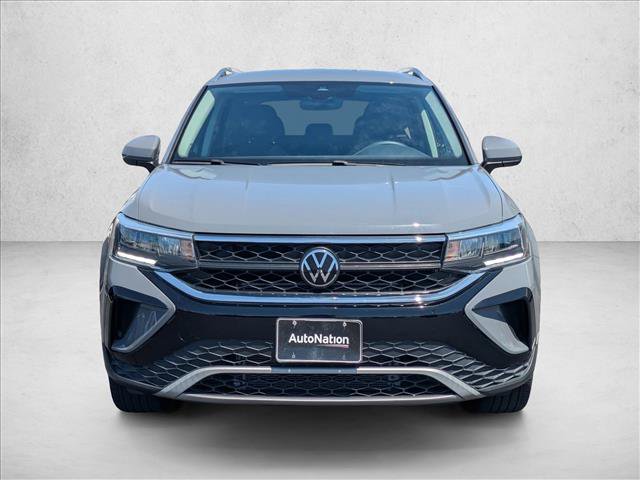 Used 2024 Volkswagen Taos SE FWD image 2