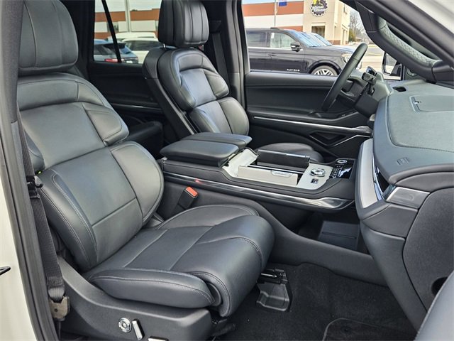 New 2025 Lincoln Navigator Reserve w/ Jet Appearance Package image 17