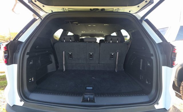 Used 2025 GMC Acadia Elevation image 10